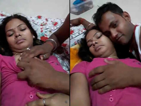 Desi couple exposes their breasts and gives oral pleasure