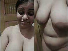 Aunty's nude performance for your pleasure