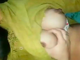 Bhabhi's big boobs on display