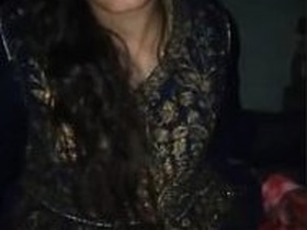 Horny wife from a Pakistani village gives a superb blowjob