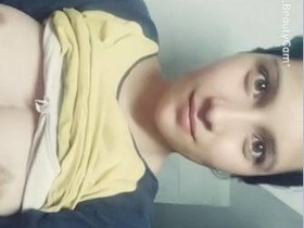 Bina, a Kashmiri girl, flaunts her body in nude selfies