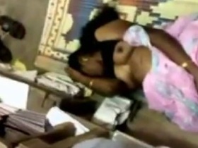 Beautiful tamil woman in saree gets a blowjob at workplace