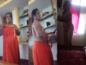 Tamil aunty bares it all on camera