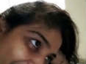 Desi girl gives a hot blowjob in video