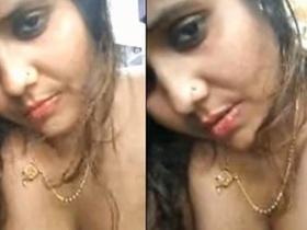 Desi bhabhi flaunts her pussy to her new lover