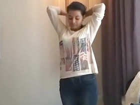 Indian girl flaunts her desi curves in explicit video