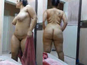 Matured Indian woman with a huge butt
