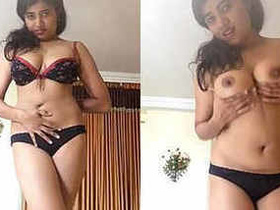 Sexy Indian girl flaunts her boobs and pussy in hot video