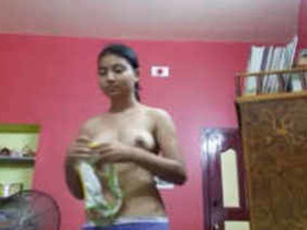 Indian girl shares nude selfies on social media