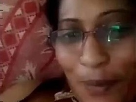 Desi auntie exposes her breasts and genitals on VK