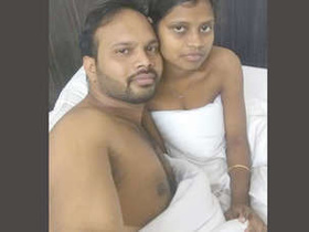 Desi couple has sex in hotel room