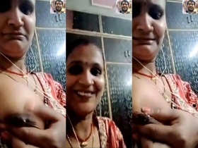 Desi bhabhi flaunts her big tits in MMS