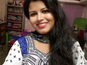 Indian bhabhi gets fucked in multiple MMS clips