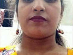 Indian bhabhi flaunts her body and gets naughty