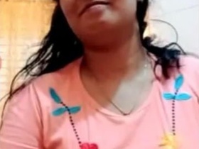 Desi bhabi flaunts her big boobs and masturbates