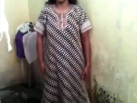 South Indian neighbor shows off her tough and sexy face in video mms