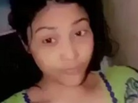 Cute Indian girl records a video of herself having sex with her boyfriend