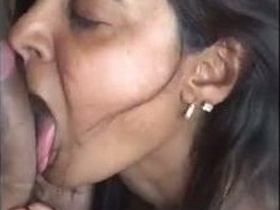 Busty Chennai aunty gives a mind-blowing blowjob in MMS
