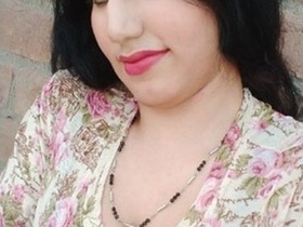 Stunning Pathan girl in a steamy video