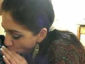 Sexy girl gives a nice blowjob in a steamy video