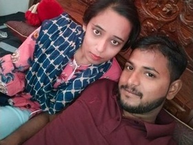 Cute Indian babe flaunts her assets