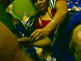 Desi aunty gets fingered and blown in saree