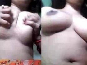 Hot bhabi plays with herself and shows off her breasts