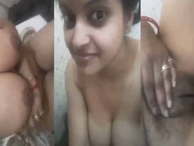 Bhabhi flaunts her body on camera in a seductive manner