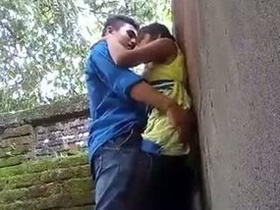 Desi teen's outdoor sex MMS scandal