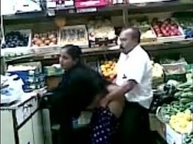 Amateur Bhojpuri aunty indulges in anal sex at the grocery store