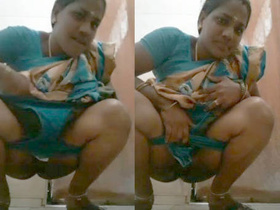 Hot Desi aunty urinates in public