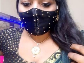 Aunty Geeta gets naked and shows off her body