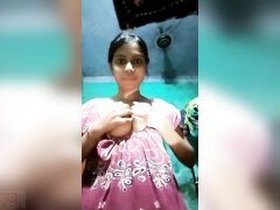 Big boobs girl from Bengali community flaunts her assets in solo video