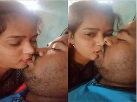 Exclusive footage of Indian couple kissing in HD