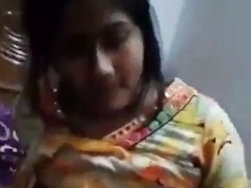 Indian babe gets naughty on camera