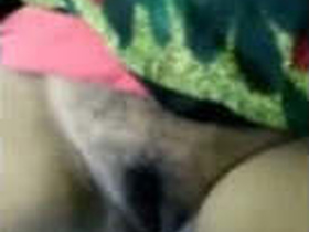 Tamil aunty seducing in Indian porn video