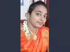 Tamil babe flaunts her big boobs and pussy on Vk
