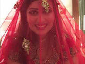Fatma's stunning nude pictures and videos as a Pakistani bride