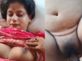 Desi mature moans with pleasure while getting anal fucked