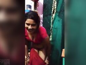 Desi housewives get naked and show off their bald pussies in a steamy video