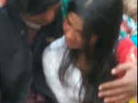 Desi girl caught giving head in public park