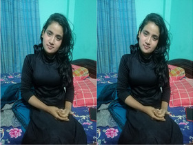 Amateur Indian girl with big boobs gets naughty on camera