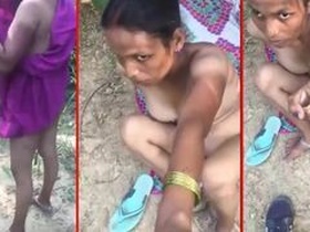 Indian aunty goes nude for outdoor sex!