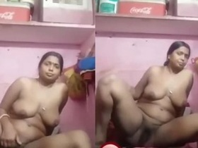 Indian bhabhi's nude MMS showcasing her sexy pussy
