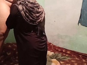 Desi bhabhi gets fucked by a big cock