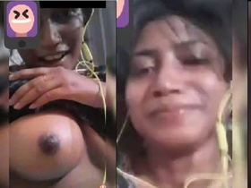 Desi Indian girl flaunts her big boobs in a video call