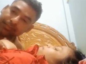 Bangladeshi village couple enjoys sex on camera