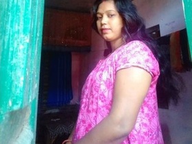 Aunty bares it all in front of the camera