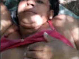 Indian bhabhi gets fucked outdoor in village