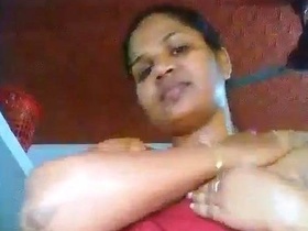 Kerala aunt starts solo masturbation video